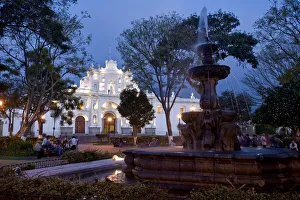 Images Dated 31st March 2021: Parque Central, Antigua, Guatemala, Central America