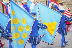 Images Dated 18th July 2018: Participants in Calcio Storico Fiorentino festival parading through Piazza della Signoria