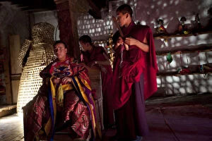 Images Dated 2nd February 2010: Participants at the tsechu in Wangdue Phodrang getting ready for a performance