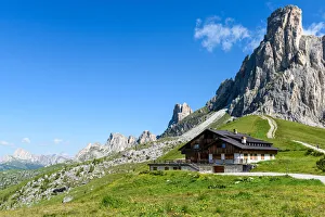 Images Dated 22nd March 2019: Passo Giau, Cortina d Ampezzo and San Vito di Cadore, Dolomites, Province