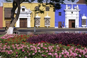 La Libertad Gallery: Pastel shades and wrought iron grillwork dominate the