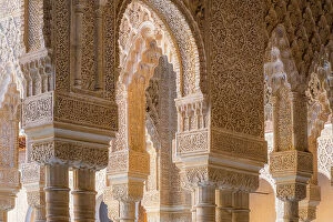 Images Dated 18th November 2022: Patio de los Leones, Nasrid Palaces, Alhambra Palace, Granada Province, Andalusia, Spain