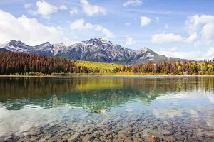 Images Dated 16th January 2018: Patricia lake in autumn, Jasper National Park, Alberta, Canada