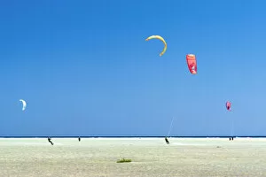 Wind Gallery: People enjoying kitesurfing at Sotavento beach (Playa de Sotavento de Jandia)