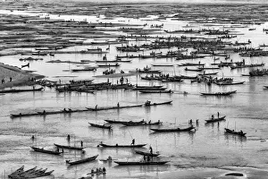 Crowded Prints: People on the hundreds boats are busy collecting various types of stone from the Jadukata