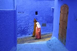 Images Dated 13th November 2013: People In Traditional Clothing, Chefchaouen, Morocco, North Africa