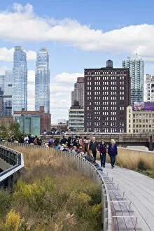 Images Dated 5th December 2011: People walking on the High Line, a 1-mile New York City park on a section of former