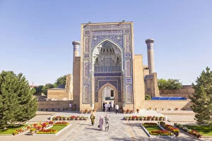 Images Dated 29th April 2020: Peoples at Tamerlane, Timur, mausoleum in Samarkand. Sammarcanda, Uzbekistan