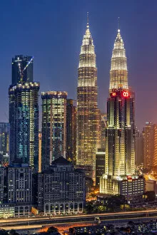 Images Dated 18th September 2018: Petronas Twin Towers and city skyline at dusk, Kuala Lumpur, Malaysia