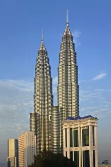 Images Dated 30th June 2006: Petronas Twin Towers, Kuala Lumpur, Malaysia