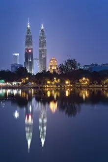 Images Dated 2nd July 2006: Petronas Twin Towers and lake
