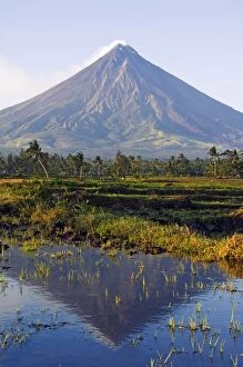 Pretty Gallery: Philippines, Luzon Island, Bicol Province, Mount Mayon (2462m)