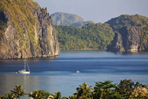 Philippines, Palawan, El Nido town and bay and Cadlao Island