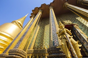 Images Dated 27th January 2016: Phra Mondop (the library) and Phra Sri Rattana Chedi, Wat Phra Kaew (Temple of the Emerald Buddha)