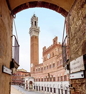 Palazzo Pubblico Prints: Piazza del Campo with Palazzo Pubblico, Siena, Tuscany, UNESCO World Heritage Site, Italy