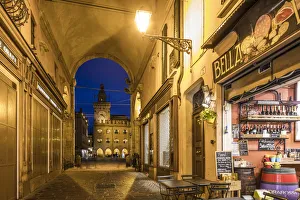 Images Dated 3rd June 2019: Piazza Maggiore, Bologna, Emilia-Romagna, Italy