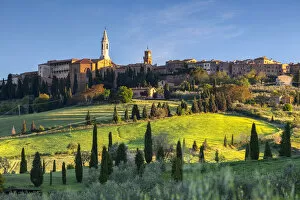 Images Dated 9th September 2016: Pienza, Orcia Valley, Tuscany, Italy. View of country