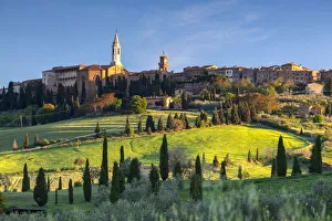 Images Dated 9th September 2016: Pienza, Orcia Valley, Tuscany, Italy. View of country