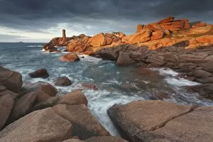 Brittany Gallery: Pink Granite coast, Brittany, France. The Ploumanach lighthouse (Men Ruz) an sunset