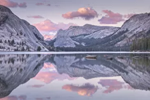 Images Dated 9th June 2020: Pink sunset above a reflective Tenaya Lake, Yosemite National Park, California, USA