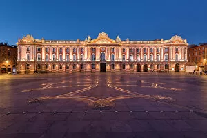 Images Dated 1st July 2022: Place du Capitole at Night, Toulouse, Haute-Garonne, France