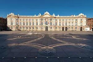 Images Dated 1st July 2022: Place du Capitole, Toulouse, Haute-Garonne, France