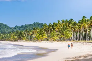 Playa Rincon, Samana Peninsula, Dominican Republic. Couple walking on the beach (MR)
