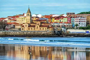 Images Dated 13th January 2023: Playa de San Lorenzo, Gijon, Asturias, Spain