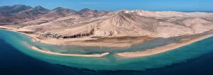 Images Dated 24th April 2023: Playa de Sotavento and Laguna de Sotavento, Fuerteventura, Canary Islands, Spain