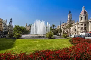 Images Dated 7th August 2014: Plaza del Ayuntamiento, Valencia, Comunidad Valenciana, Spain