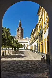 Images Dated 5th April 2016: Plaza del Pato de Banderas with Giralda bell tower in the background, Seville, Andalusia