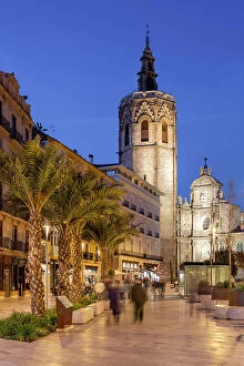 Images Dated 2nd May 2023: Plaza de la Reina and Micalet bell tower, Valencia, Valencian Community, Spain