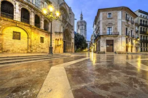 Images Dated 23rd March 2022: Plaza de la Virgen and Cathedral, Valencia, Spain