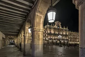 Images Dated 6th April 2018: Plaza Mayor by night, Salamanca, Castile and Leon, Spain