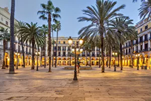 Images Dated 26th August 2021: Plaza Real or Placa Reial, Barcelona, Catalonia, Spain