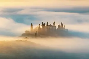 Val Dorcia Prints: Podere Belvedere shrouded in mist at dawn