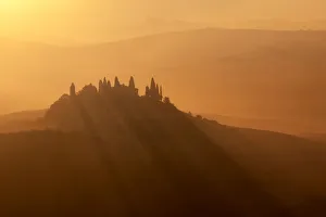 Podere Belvedere surrounded by haze during autumn at sunrise, Val d'Orcia, Tuscany Podere Belvedere surrounded by haze during autumn at sunrise, Val d'Orcia, Tuscany