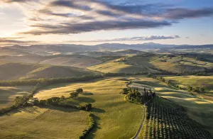 Images Dated 18th October 2021: Podere Belvedere and the surrounding countryside at sunrise