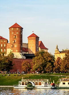 Images Dated 24th March 2017: Poland, Lesser Poland Voivodeship, Cracow, Wawel Royal Castle and Vistula River