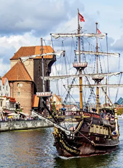 Poland, Pomeranian Voivodeship, Gdansk, Old Town, Motlawa River and Medieval Port