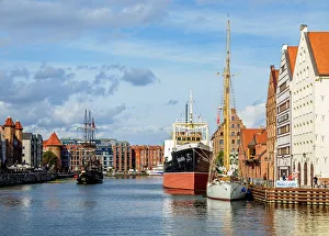 Poland, Pomeranian Voivodeship, Gdansk, Old Town, Ships on the Motlawa River