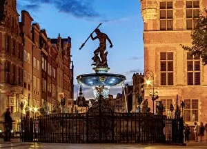 Images Dated 30th September 2016: Poland, Pomeranian Voivodeship, Gdansk, Old Town, Neptunes Fountain at twilight