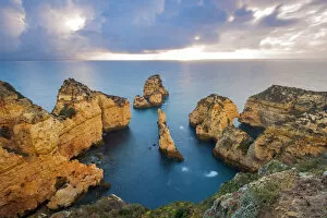 Images Dated 27th May 2016: Ponta da Piedade, Lagos, Algarve, Portugal. Iconic cliffs of Praia de Piedade