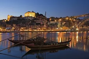 D Usk Collection: Ponte de Dom Luis I & Port carrying Barcos, Porto, Portugal