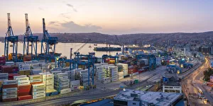 Images Dated 15th March 2022: Port of Valparaiso at dawn, Valparaiso, Valparaiso Province, Valparaiso Region, Chile
