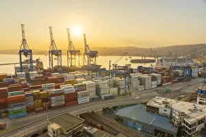 Images Dated 15th March 2022: Port of Valparaiso at sunrise, Valparaiso, Valparaiso Province, Valparaiso Region, Chile