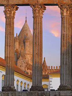 Images Dated 8th May 2014: Portugal, Alentejo, Evora Roman temple of Diana and Se Cathedral at dusk