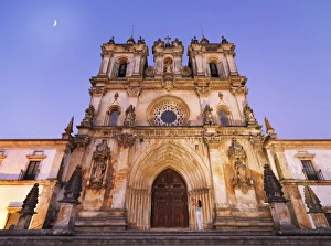 Portugal, Estremadura, Alcobaca, Facade of Santa Maria de Alcobaca Monastery at dusk