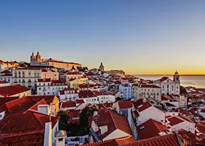 Portugal, Lisbon, Miradouro das Portas do Sol, View over Alfama Neighbourhood at sunrise