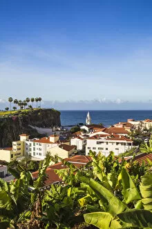 Images Dated 27th January 2020: Portugal, Madeira, Funchal, View of Camara de Lobos beneath Ilheu gardens